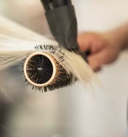 sušenje las v frizerskem salonu kranj