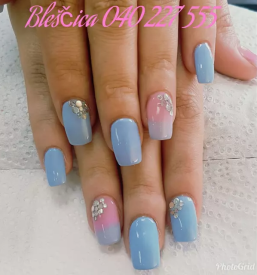 Friziranje in geliranje nohtov krsko