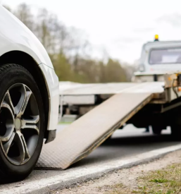 Pomoč avtovleke pri umikanju vozila s ceste