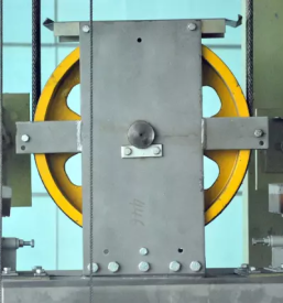 Strokovnjak za servis dvigal