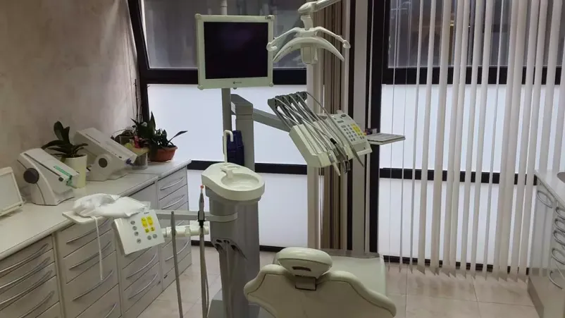 Kvalitetna implantologija Obala