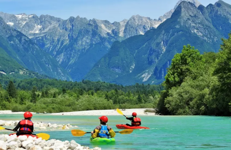 Kajakfahren auf dem Fluss Soča