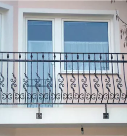 Kovane ograje na hiši