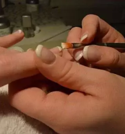 Kvalitetno podaljsevanje nohtov maribor