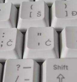 Kvalitetno lasersko graviranje tipkovnic Slovenija