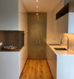 Notranja oprema iz kerrock corian in hi macs kompozitnih materialov