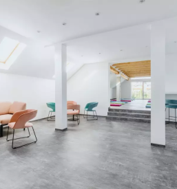 Oddaja večnamenskega prostora Lavrica