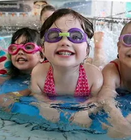 Plavanje za otroke s posebnimi potrebami slovenija