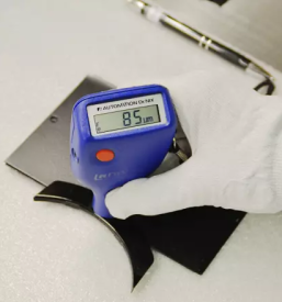 Prasno barvanje kovin