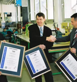 Predelava plasticnih mas slovenija