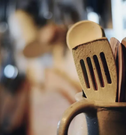 Prodaja lesenega pribora v Sloveniji