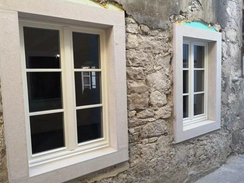 Prodaja lesenih oken Dolenjska