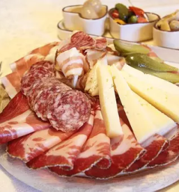 Prostor za avtodome in sotore na kmetiji koper