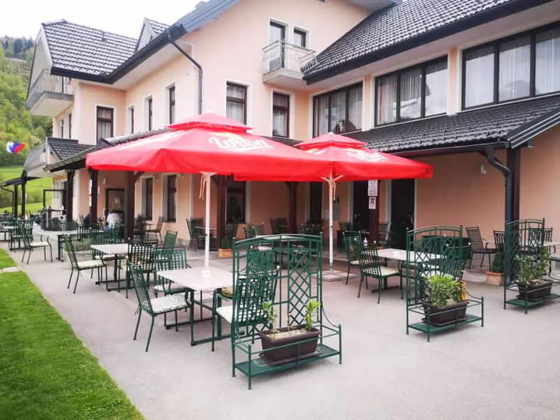 Prostor za zaključene družbe in praznovanja Moravče