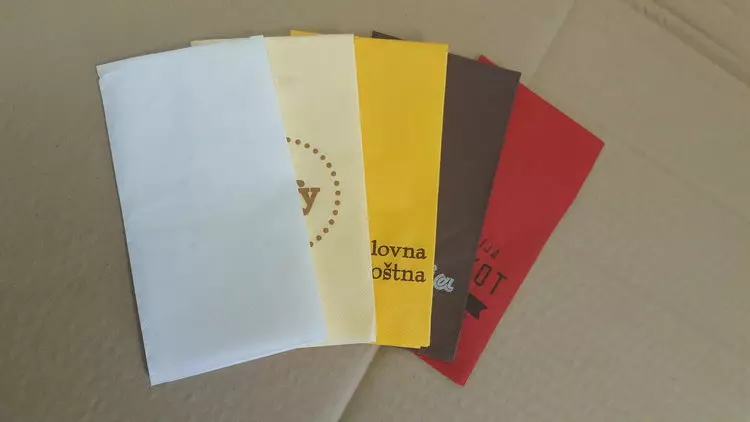 Prtički z logotipom iz Slovenije