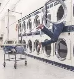 Samopostrezna pralnica perila sezana