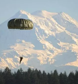 Skoki s padalom lesce