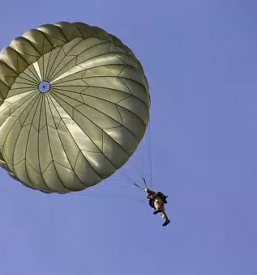 Skoki s padalom lesce