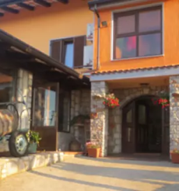 Turisticna in vinogradniska kmetija na krasu