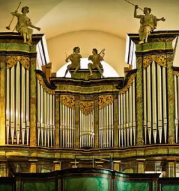 Uglasevanje orgel harmoniji medvode
