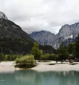Ugodna prenocisca z barom mojstrana okolica