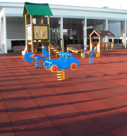 Varnostne podlage za otroska igrisca podravska