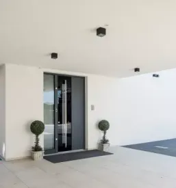 Vhodna vrata iz aluminija Slovenija