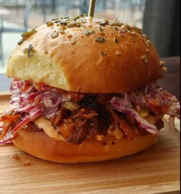 Prostor za zaključene družbe Hoče