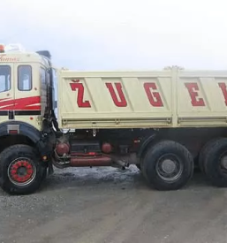 Izkopi in kiper prevozi crnomelj