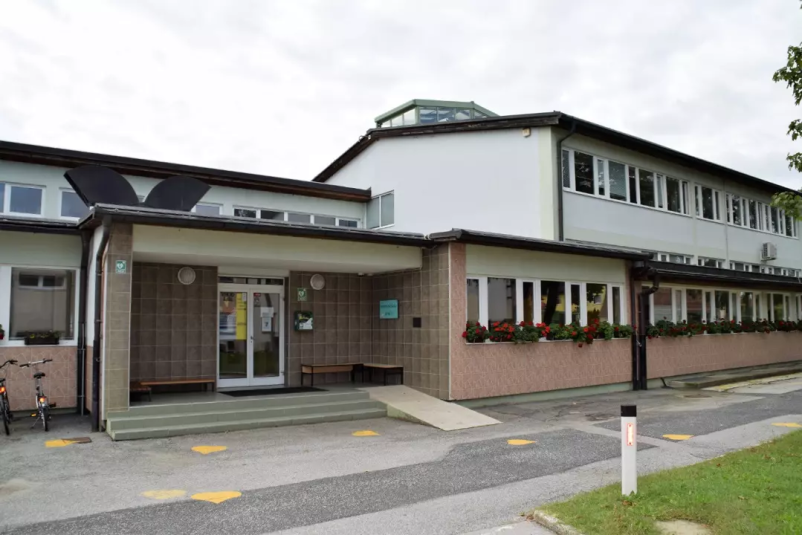 Vpis v vrtec in osnovno šolo APAČE