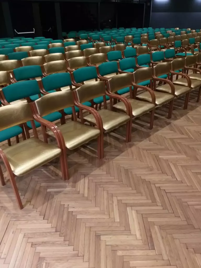 Oblazinjeno pohištvo izdelamo po naročilu za vsak prostor in namen 