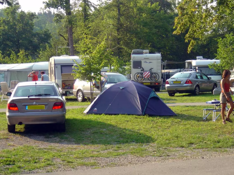 Kampiranje blizu Zbilja