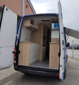 Custom made campers zvan