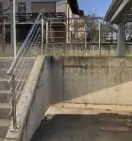 Prasno barvane ograje dolenjska