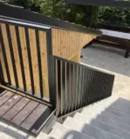 Prasno barvane ograje dolenjska