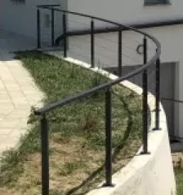 Prasno barvane ograje dolenjska