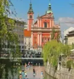 Turisticni prevoz po reki ljubljana