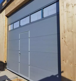 Dvižna vrata z osebnim prehodom in alu panel ral