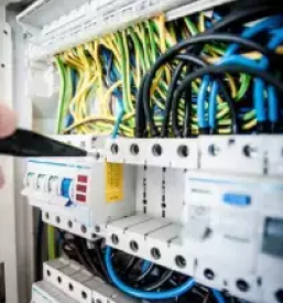 Herstellung von kabelsatzen