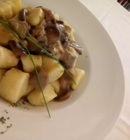 Odlicna restavracija na krasu