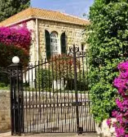 Dvoriscna vrata in nadstreski primorska