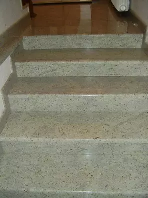 stopnice iz kamna