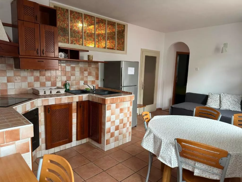 Ugoden hostel v Kopru