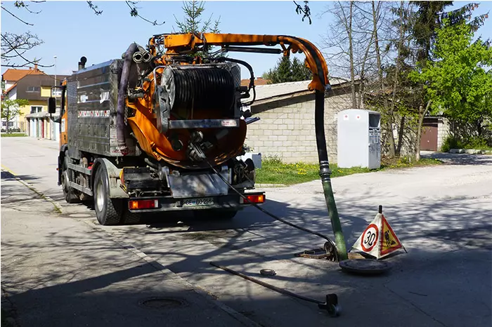 Čiščenje kanalizacije na Savinjskem