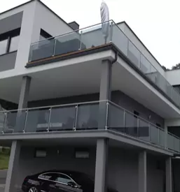 Stekleni nadstreški