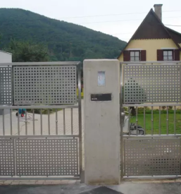 Ugodna vrata za dvorisca slovenija