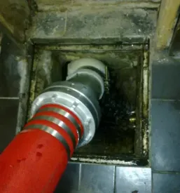 Odmaševanje kanalizacijskih cevi obala