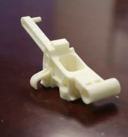 Brizganje plastike dragatus