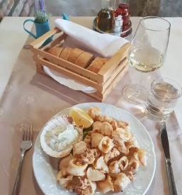 Kvalitetne ribje jedi izola