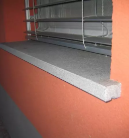 Kamnite okenske police osrednja slovenija